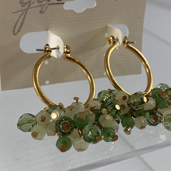 Gigi In Style Gold Tone Earrings Cluster Two Tone Green Beads Hoops 1.75" Long - Picture 3 of 5